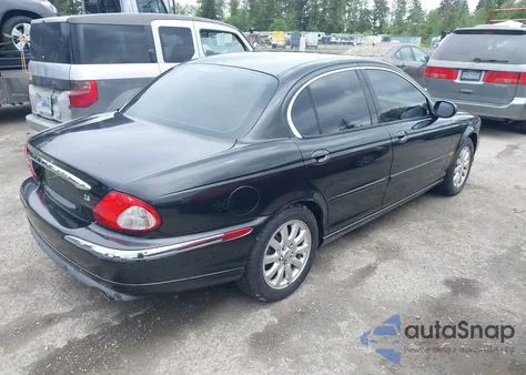 2002 Jaguar X-Type 2.5L z USA, uszkodzony, nr VIN SAJEA51D42XC33363